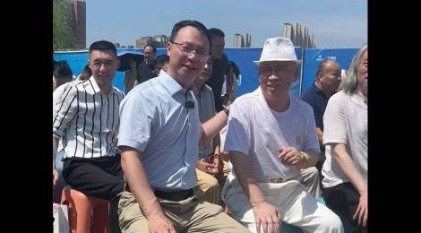 海銘集團(tuán)董事長、梁山商會會長門振春邀請張博會長參加揭牌儀式并高度評價！